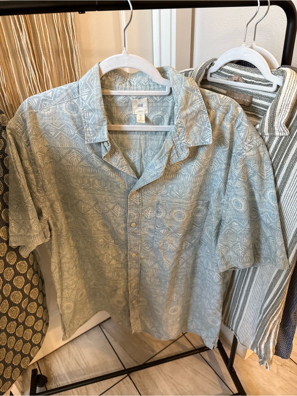 H&M Men’s Light Sage Green Short-Sleeve Button-Down Shirt